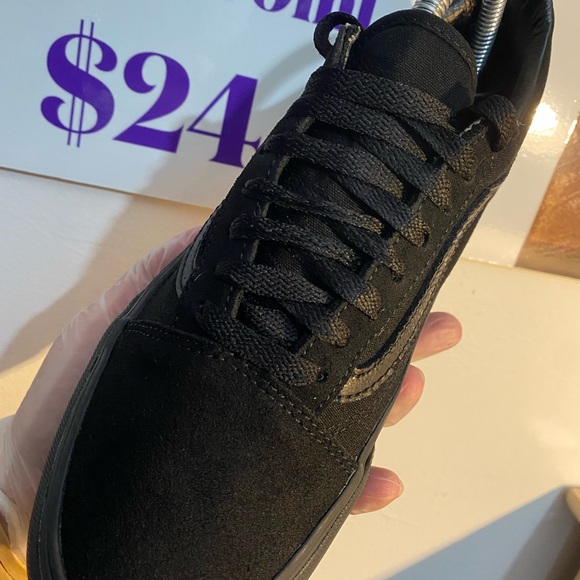 All black vans. Thick soles. Size 7.5 men’s 9 women’s barely worn. Authentic! - Picture 5 of 12